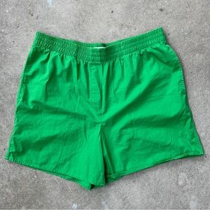 Aritzia Shorts Women’s Large Green Babaton
